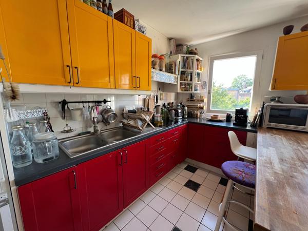 Bel appartement T3 de 64m² aux pieds du métro Gambetta !!