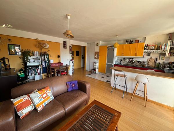 Bel appartement T3 de 64m² aux pieds du métro Gambetta !!