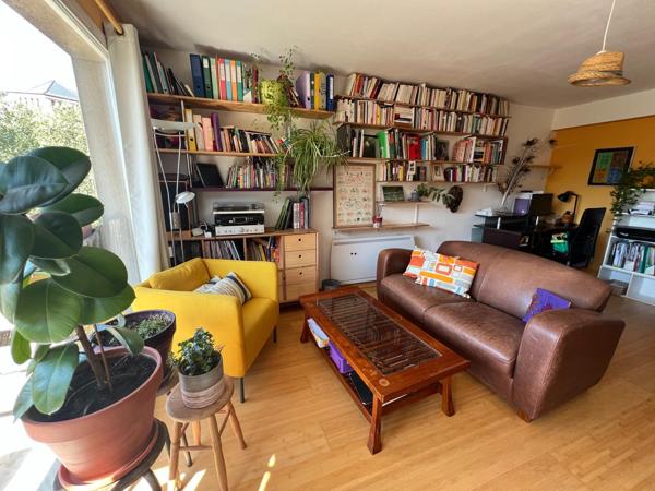 Bel appartement T3 de 64m² aux pieds du métro Gambetta !!