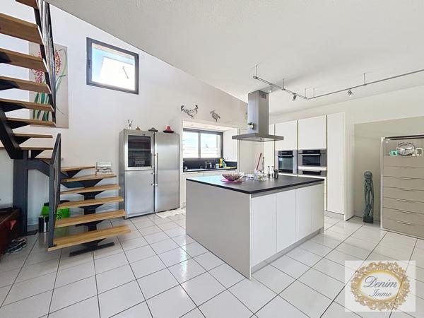 Alès (30100) Très rare Dernier étage Appartement de 122m2 avec 2 terrasses et un Parking