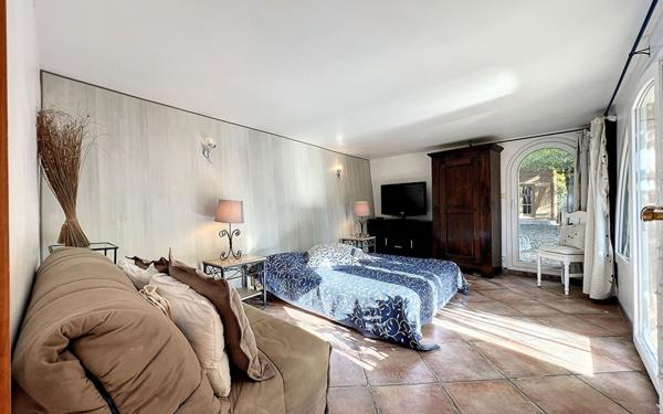 Maison à vendre    7 pièces •  Le Cannet