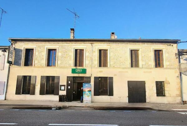 Maison de ville de 354m2 avec un restaurant au RDC.