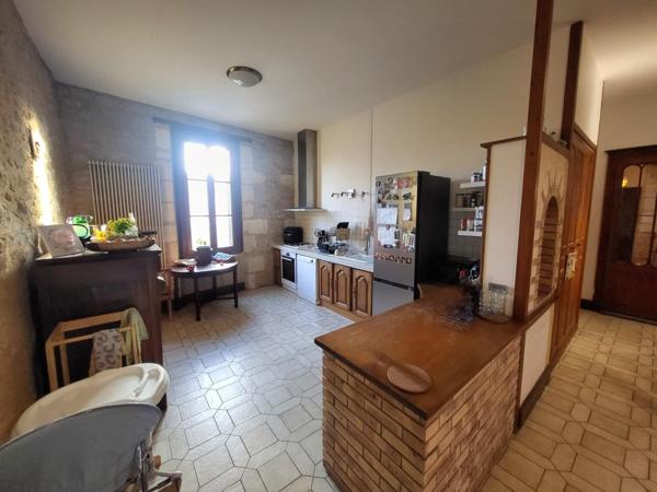 Maison de ville de 354m2 avec un restaurant au RDC.