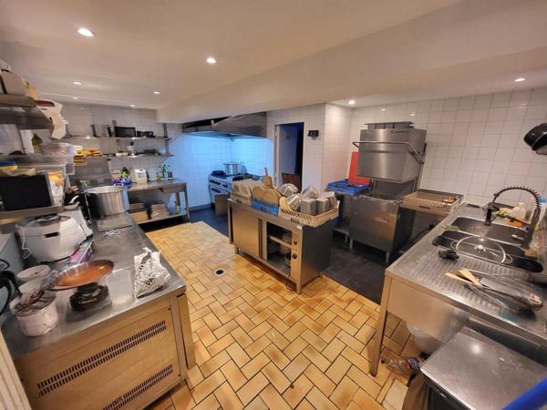 Maison de ville de 354m2 avec un restaurant au RDC.