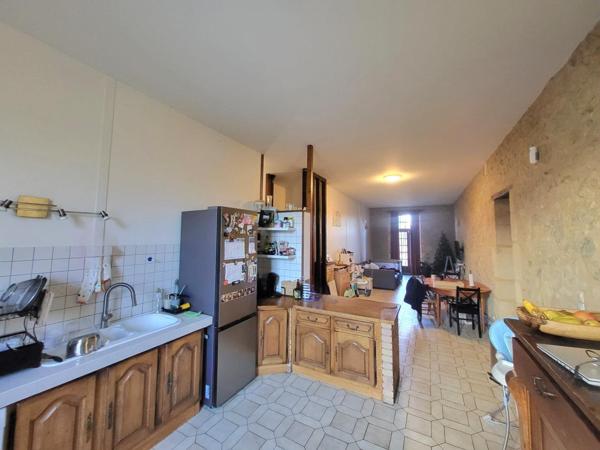 Maison de ville de 354m2 avec un restaurant au RDC.