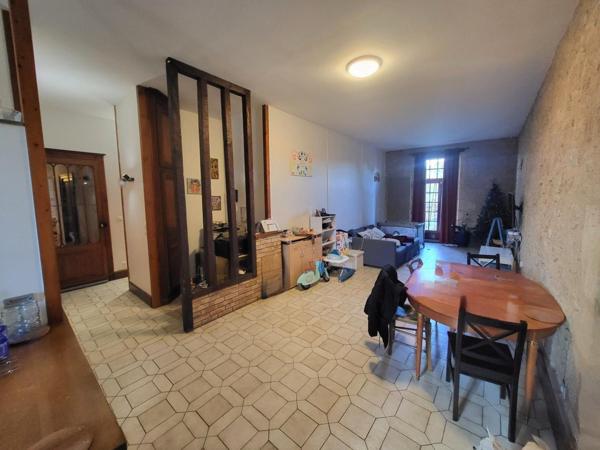 Maison de ville de 354m2 avec un restaurant au RDC.