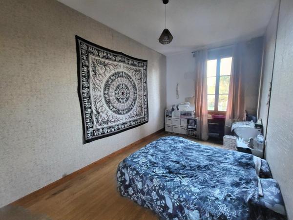 Maison de ville de 354m2 avec un restaurant au RDC.