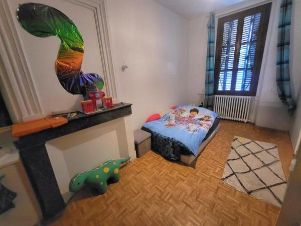 Maison de ville de 354m2 avec un restaurant au RDC.