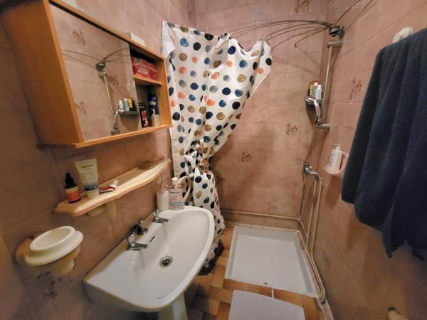 Maison de ville de 354m2 avec un restaurant au RDC.