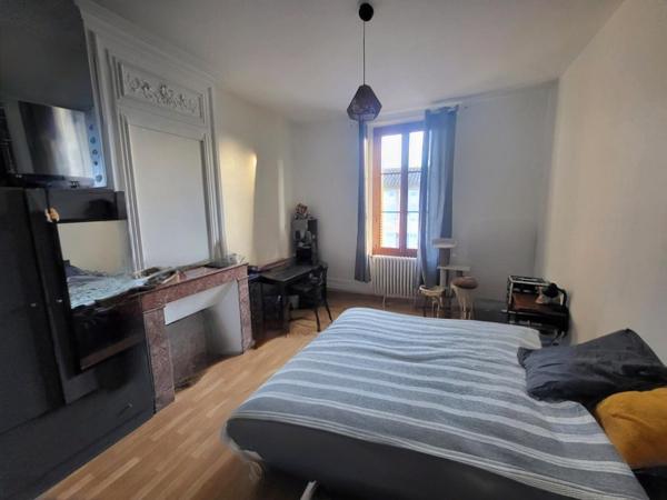 Maison de ville de 354m2 avec un restaurant au RDC.