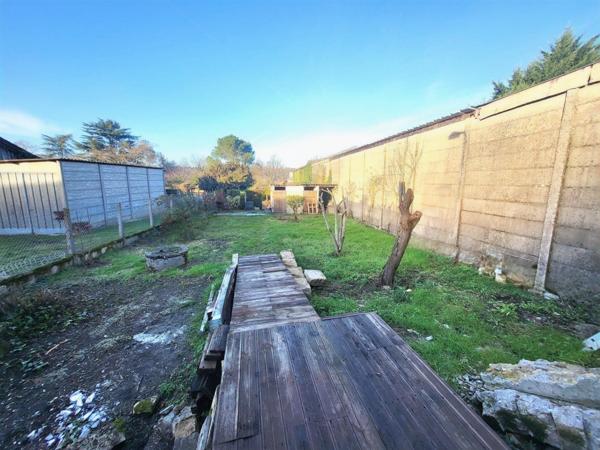 Maison de ville de 354m2 avec un restaurant au RDC.
