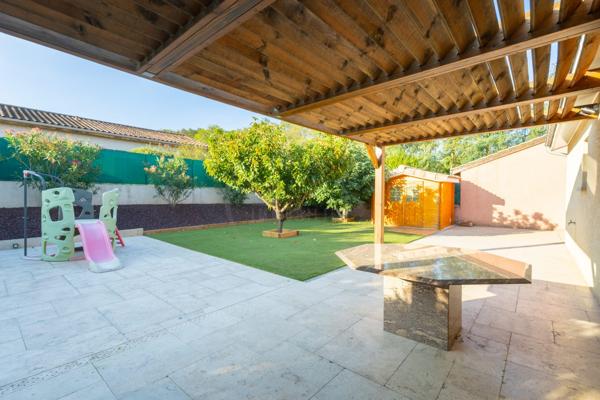 Plain-pied rénové de 75m2 environ sur 460m2