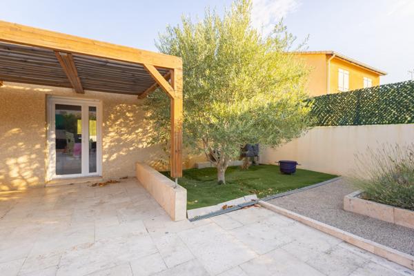Plain-pied rénové de 75m2 environ sur 460m2