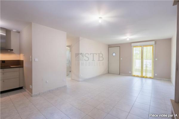 Plain-pied rénové de 75m2 environ sur 460m2