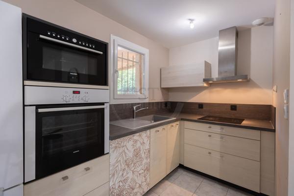 Plain-pied rénové de 75m2 environ sur 460m2