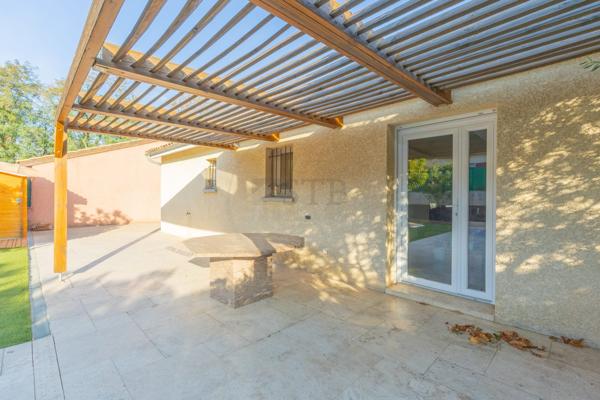 Plain-pied rénové de 75m2 environ sur 460m2