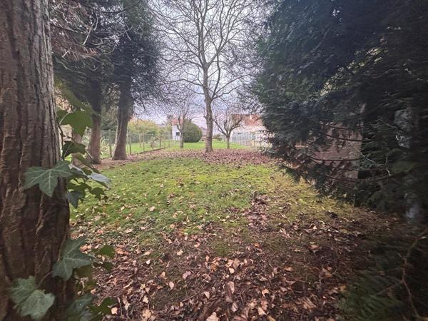 Terrain arboré constructible a vendre