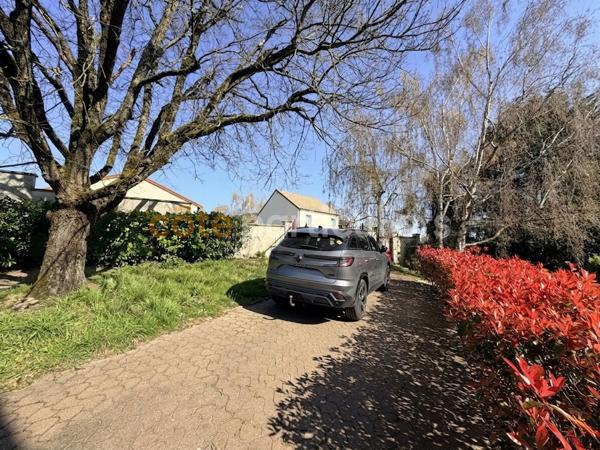 Vente
                Maison165 m² - 7 Pièces -
                    MONTLHERY (91310)