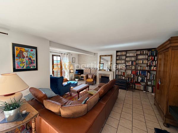 Vente
                Maison165 m² - 7 Pièces -
                    MONTLHERY (91310)