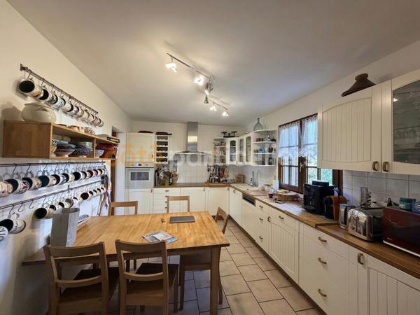 Vente
                Maison165 m² - 7 Pièces -
                    MONTLHERY (91310)