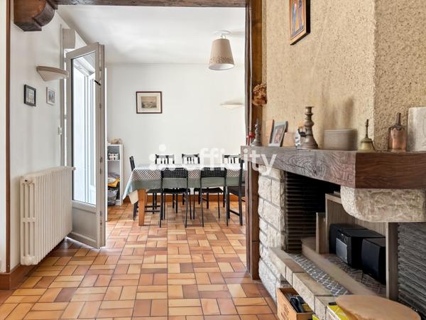 Maison
         9 pièces
        - 148 m² 332 000 € *