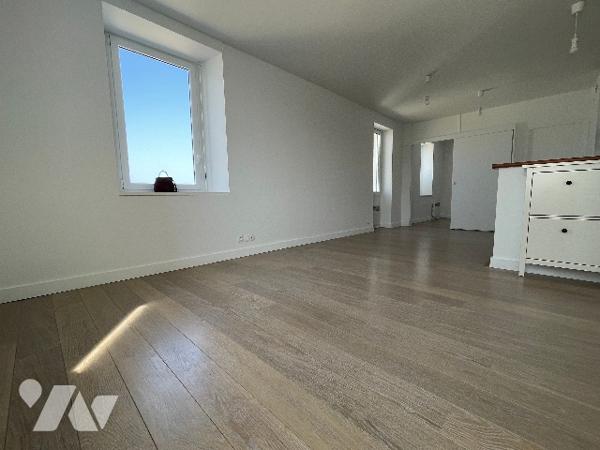 t3  VUE MER EN DERNIER ÉTAGE QUARTIER ROCHEBONNE AVEC UN GRAND CELLIER