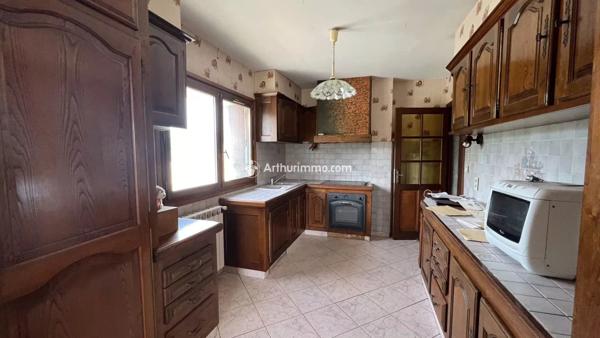 Vente Maison 10 pièces 167 m2 à Saint-Georges-de-Luzençon