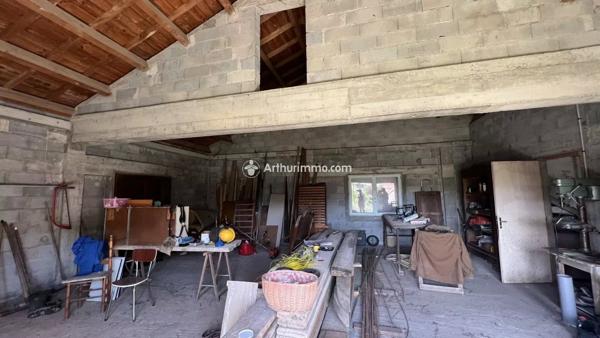 Vente Maison 10 pièces 167 m2 à Saint-Georges-de-Luzençon