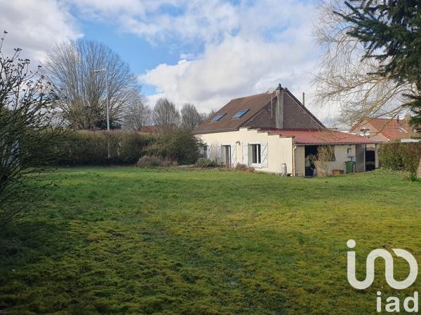 Maison 4 pièces de 100 m² à Saint-Fuscien (80680)