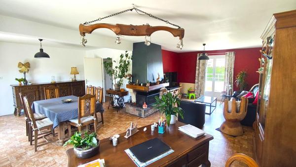 MAGNIFIQUE PAVILLON FAMILIAL CONSTRUIT EN 1984