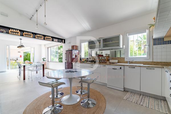 Pérols (34470) PEROLS - VILLA 317 m2 - TERRAIN 2 000 m2 - DOUBLE GARAGE - DEPENDANCE 67 m2