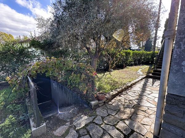 Maison 3 faces de 142 m² sur 368 m² avec jardin, garage et balcon filant