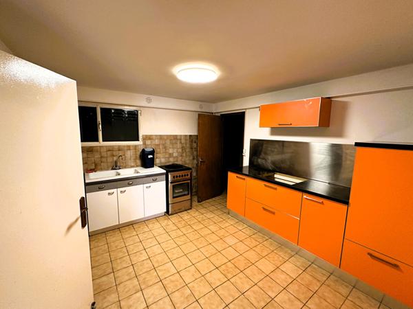 Maison 3 faces de 142 m² sur 368 m² avec jardin, garage et balcon filant