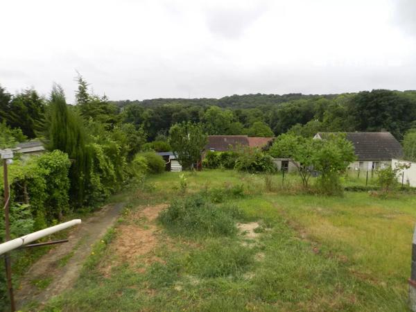 IDÉAL POUR UN PROJET DE MAISON TOIT TERRASSE. POSSIBLE SOUS SOL. EMPRISE MAXI AU SOL 100 m², et hauteur de faitage de