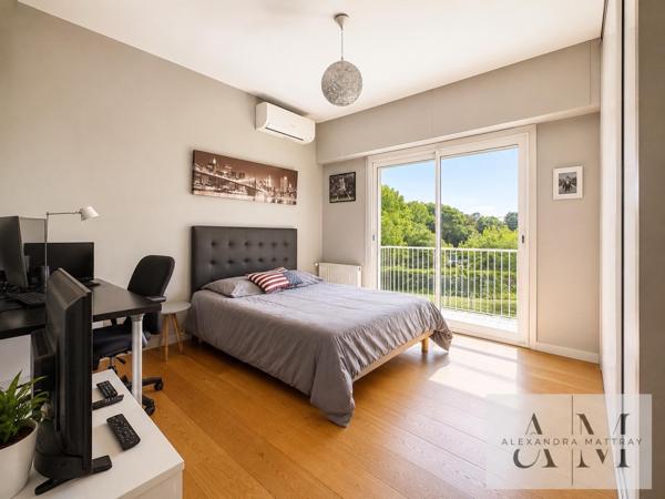 Maison coup de coeur 6 pièces 4 chambres + bureau, piscine, à 50 mètres du Parc Bordelais