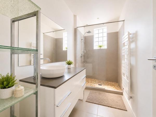 Maison coup de coeur 6 pièces 4 chambres + bureau, piscine, à 50 mètres du Parc Bordelais