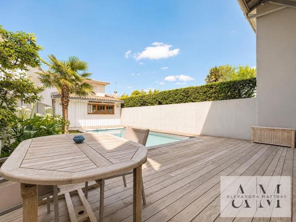 Maison coup de coeur 6 pièces 4 chambres + bureau, piscine, à 50 mètres du Parc Bordelais