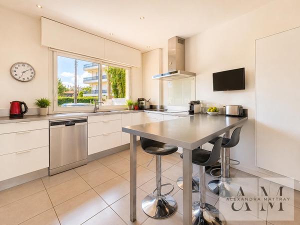 Maison coup de coeur 6 pièces 4 chambres + bureau, piscine, à 50 mètres du Parc Bordelais