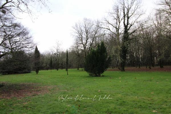 MAISON DE MAITRE RENOVEE ET OUTIL PROFESSIONNEL CLE EN MAIN SUR PLUS DE 10 HECTARES