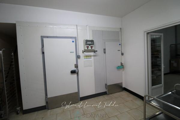 MAISON DE MAITRE RENOVEE ET OUTIL PROFESSIONNEL CLE EN MAIN SUR PLUS DE 10 HECTARES