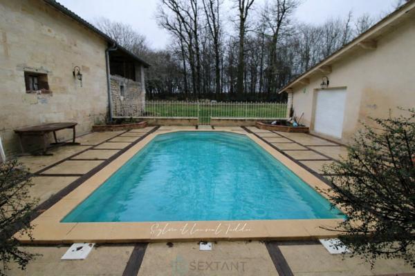 MAISON DE MAITRE RENOVEE ET OUTIL PROFESSIONNEL CLE EN MAIN SUR PLUS DE 10 HECTARES