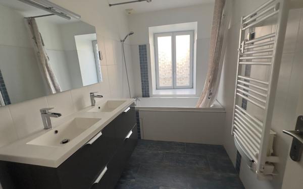 Maison à vendre    6 pièces •  Thiviers