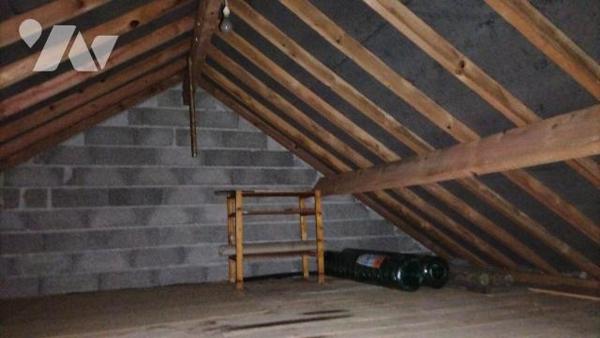 L'étude vous propose cette maison pleine de charme située au calme dans un écrin de verdure