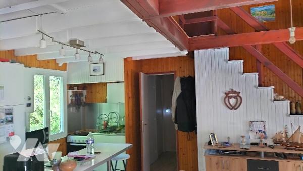 L'étude vous propose cette maison pleine de charme située au calme dans un écrin de verdure