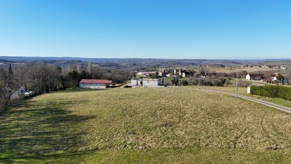 Terrain constructible de 2713 m2 à Dégagnac