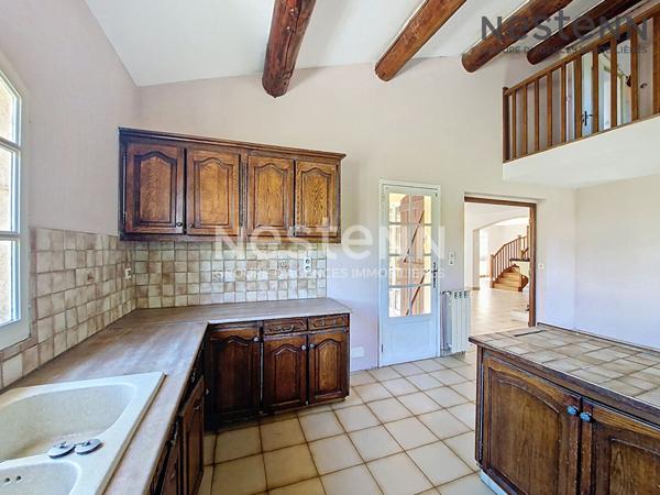 Volumes, lumière et potentiel ! Maison 4 chambres sur 800 m² de terrain