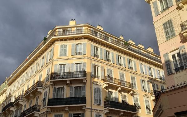 Appartement à louer    2 pièces •  Nice