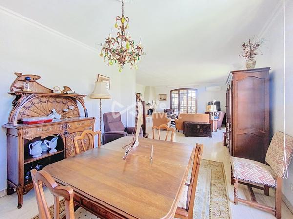 Maison familiale des années 70 rénovée avec grand terrain