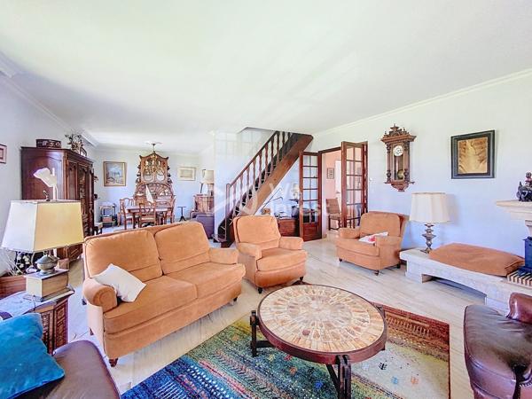 Maison familiale des années 70 rénovée avec grand terrain