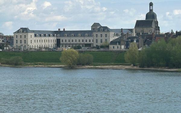 Appartement à louer    4 pièces • 154 m2 Blois